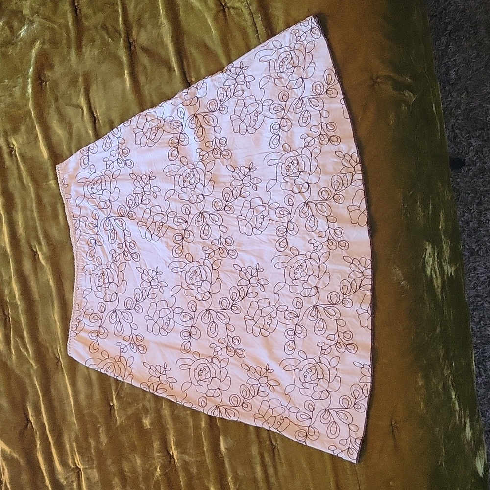 Womans von Mozart skirt size S floral embroidery. Tan/Brown